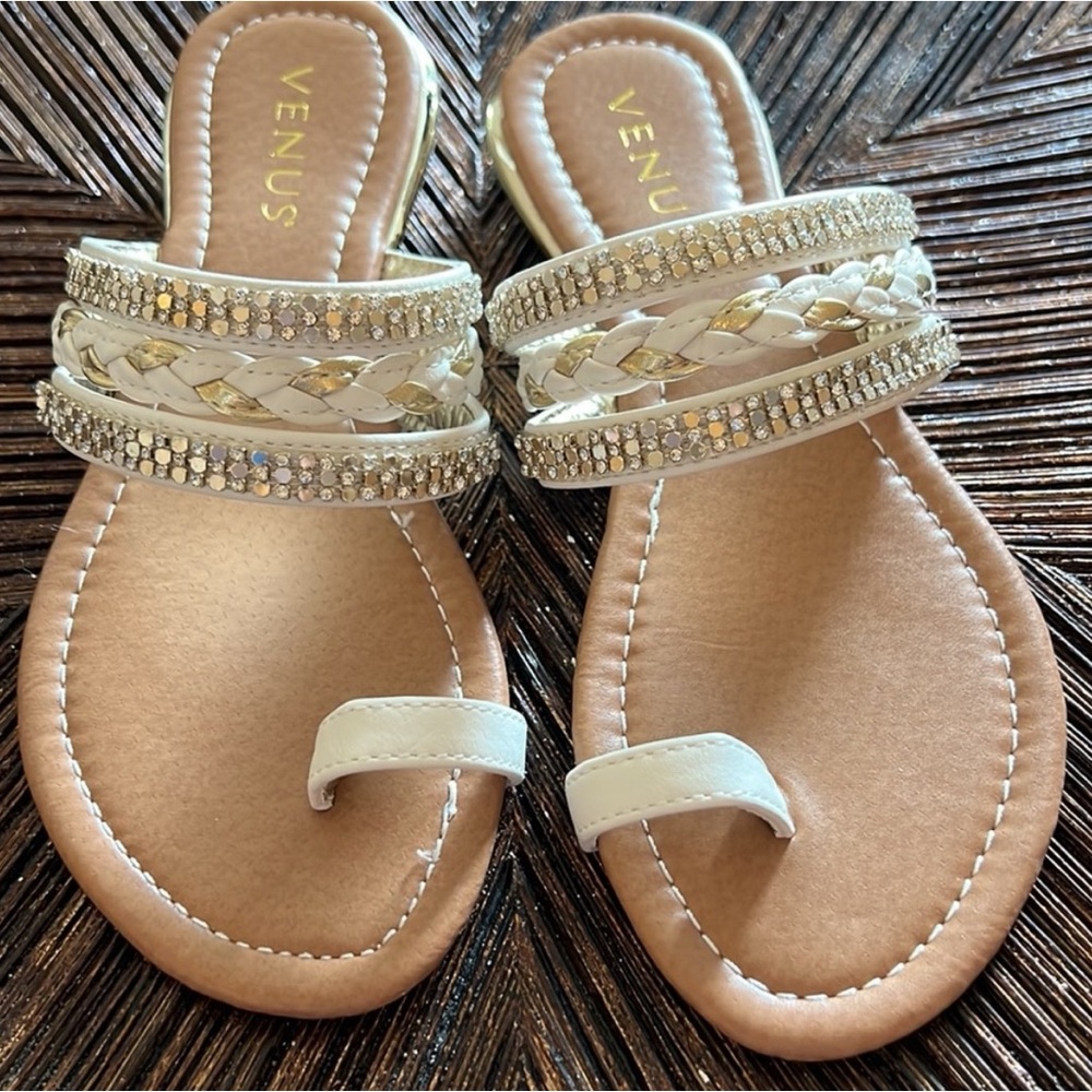 Beautiful!! White Toe Ring Flat Strapy Sandals. - image 8